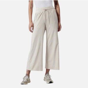 Athleta Avenue Wide Leg Crop Pant in Light Tan Cream, Size 12